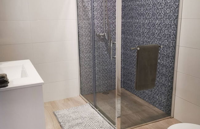 "room in Guest Room - Luxury Stay For 4 - Caparica Posthel" - Foto 6