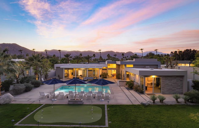 Sleeps 28! 2 Luxe Villas w/ Pool & Putting Green Polo Villas Nova by Avantstay - Foto 1