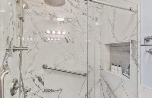 Classy Old Town Getaway 3-BR in Perfect Location - Foto 24