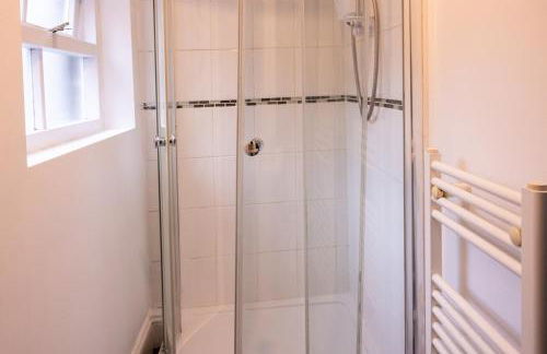 Rugby 1-BR Apt, Parking, City Centre, Sleeps 3 - Foto 8