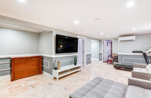 Spacious Home with Tranquil Patio about 29 Mi to DC! - Foto 14