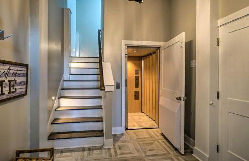 Beachfront Oasis with 2 Large Decks, BBQ and Views! - Foto 27