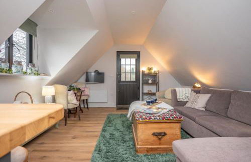 Peaceful Stylish Entire Apartment - Views, Gardens, Firepit, Balcony - Photo 19