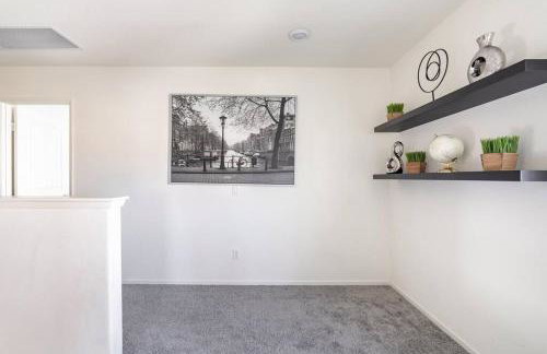 Spacious Modern Home in Sierra Lakes Fontana - Photo 12