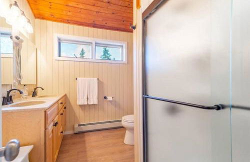 ADK Whiteface Chalet with Hot Tub, Dog Friendly! - Foto 30