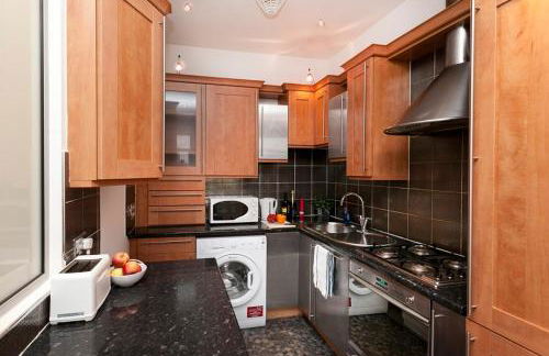 Lace Market Apartments - City Centre - 4 Beds Apartment with 2 Bathrooms and full Kitchen in George Street - close to Victoria Centre Shopping Centre - Parking for Cars & Vans from Five Pounds a Day - Sunday 1pm Check-out - Foto 3