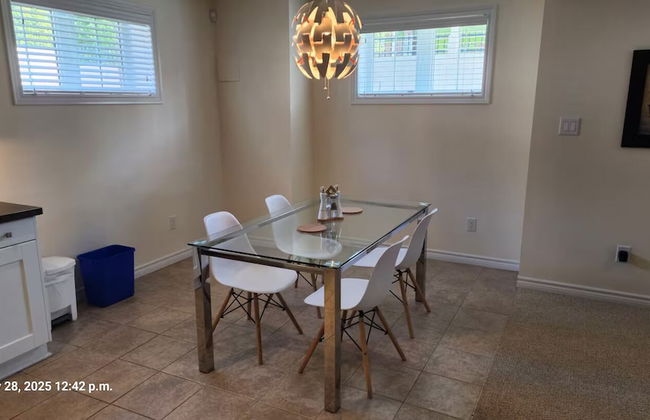 Spacious 2 BR, 3 Beds, Sleeps 6, Kitchen, Laundry - Foto 11