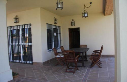 Moderno y amplio chalet, con piscina privada - Foto 15