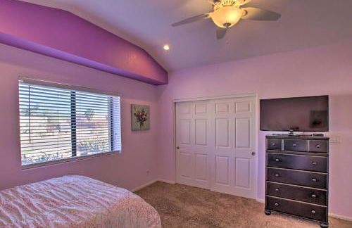 Group Getaway with Pool and Putting Green in Glendale - Foto 27