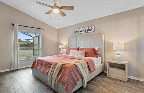 Family Retreat w/ Pool & Foosball, 8.5mi to Disney! - Foto 13