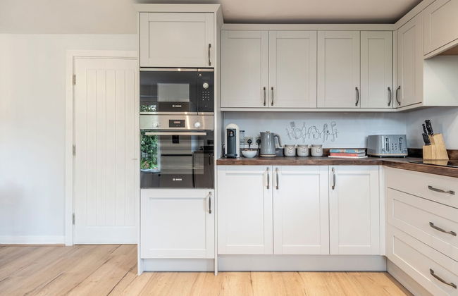 Bright&Spacious 3BD in Centre of Bourton - Photo 32