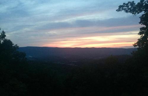 Overlook Cabin Hot Tub, Amazing Views, Fireplace - Foto 23