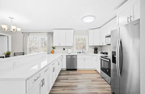 Sleek 3 BR home with self check in Private! - Foto 16