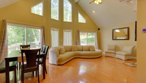 Pools, Hot Tub and More Bushkill Mountain Getaway! - Foto 5