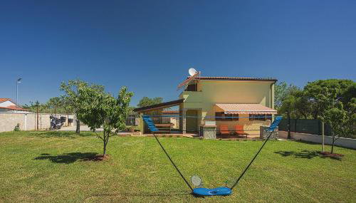 Ferienhaus mit Badminton- und Minifussballplatz - Foto 1