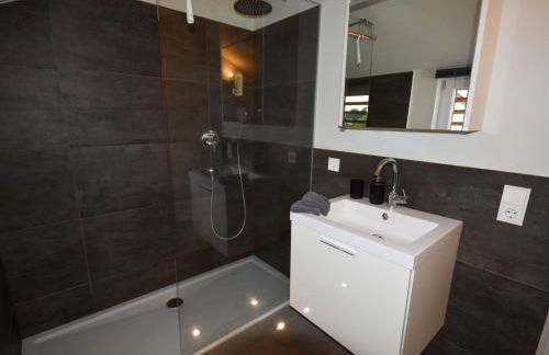 Holiday Home in Forest with Terrace & BBQ - Foto 35