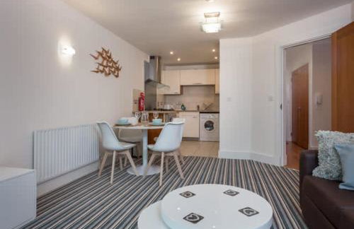 Reflections - Balcony Views of Poole Harbour - Photo 3