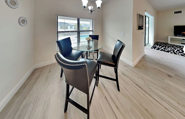 Midpoint Villa by Distinctive Beach Rentals - Photo 11