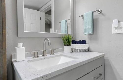 Lazy River Villa - Hottub! Fenced Yard! Fire Pit! - Foto 42