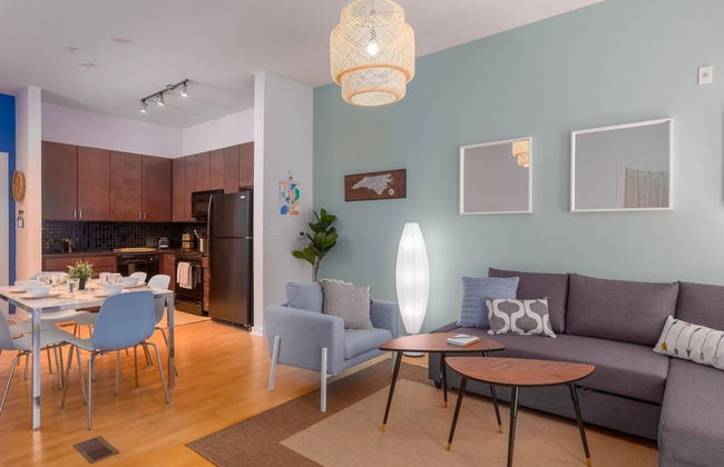 Vibrant 2-Story Apartment with Apple TV - Foto 7