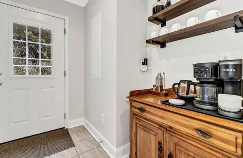 Spacious Mountain Retreat with Bonus Game Room Near Asheville, Barnardsville, NC - Foto 41