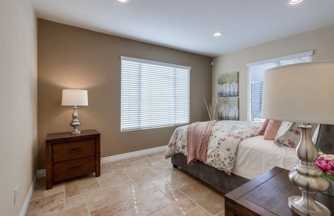 Beautiful Backyard Oasis 5 bedroom 3 Bathroom Home - Foto 3