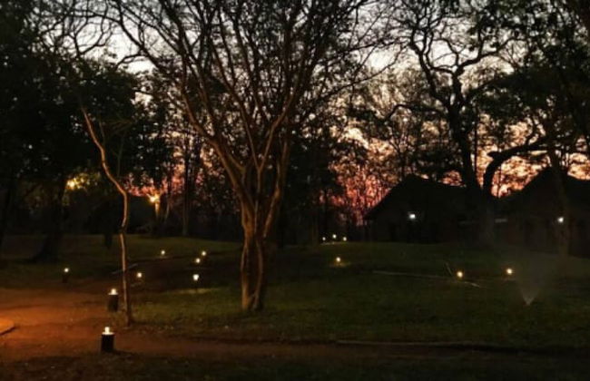 Charming Bush Chalet 3 on This World Renowned Eco Site 40 Minutes From Vic Falls Fully Catered Stay - 1983 - Foto 8