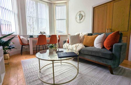 Luxury 2 Bed Apt, Sleeps 4, Secure PRKG-1 Car, Ascot Racecourse 5min walk, Legoland & Lapland 8mins, Windsor 15mins - Foto 1