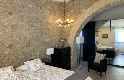 PINTOR MASSANET - Casa de piedra adaptada en LEscala - Foto 9