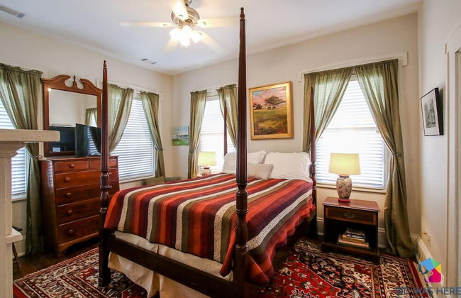 Artist's House Upper Apt Walk to Forsyth - Photo 2