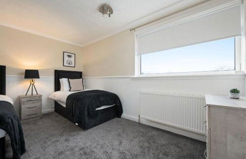 2BR Sleeps 6 with Parking Near Linlithgow Palace - Photo 2