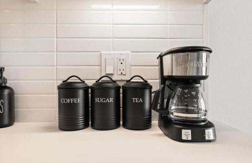 Modern Living, Stunning city views, 1Mile to Dodger Stadium - Photo 16