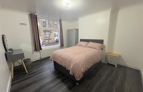 2 Bed Flat - Sleeps 3 - Parking - Wifi - Foto 8