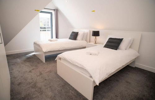 Orchid Lodge - Two Bed Generous Flat - Parking, Netflix, WIFI - Close to Blenheim Palace & Oxford - F4 - Photo 26