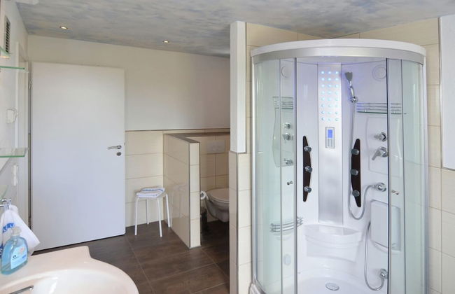 Chalet in Schnett Near Ski Slopes - Foto 12