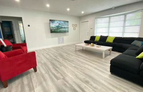 Royal Luxe Pool Home near Ft Laud airport and each - Photo 79