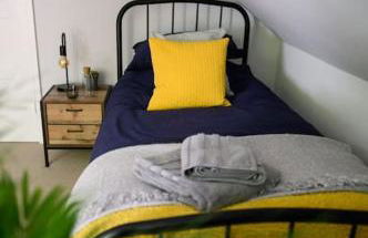 The Coach House at Wenvoe Manor, Cardiff - Photo 14