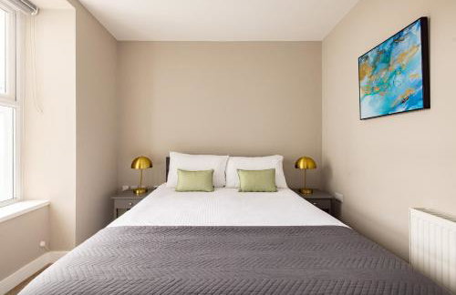 Plymouth by Charles Hope - Foto 51