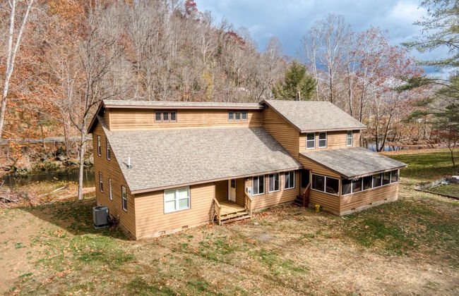 4BR Lodge on Wolf Creek – Fishing, Hiking, New River Fun & Hokie Weekends - Foto 1