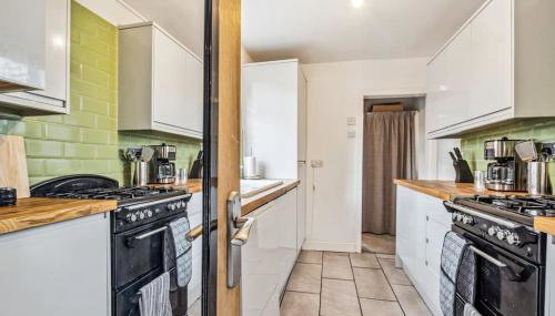 Large 3BDR House By Vista Stays Short Lets & Serviced Accommodation Glasgow With Pool Table & Free WiFi - Foto 3