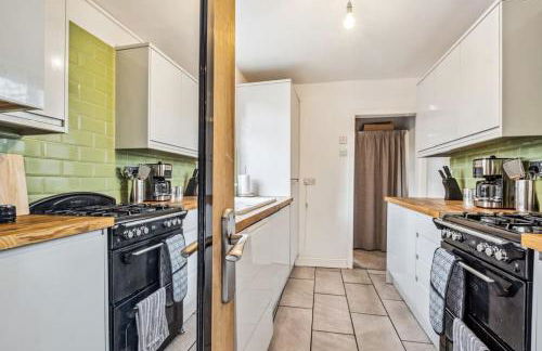 Large 3BDR House By Vista Stays Short Lets & Serviced Accommodation Glasgow With Pool Table & Free WiFi - Foto 3