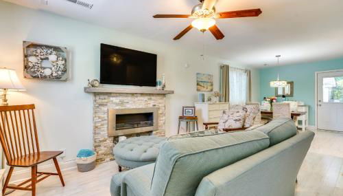 Cozy Goose Creek Escape with Patio and Grill - Foto 4