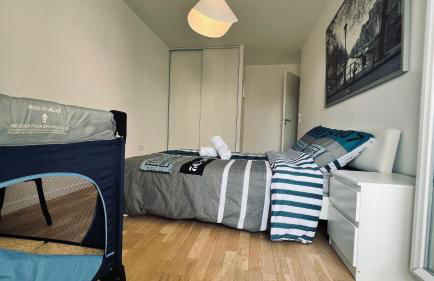 Lumière Parisienne, Bright 2 Bedroom Apartment with Terrace, Free Parking, Near Metro Line 13 - Foto 18