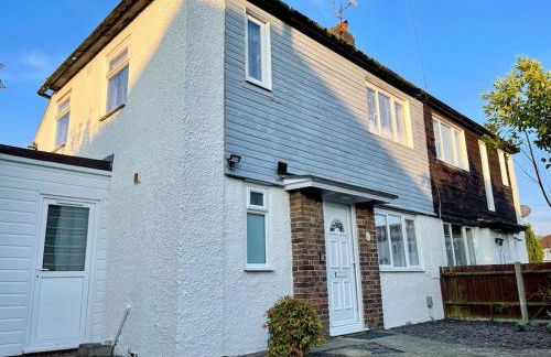 Semi Detached House in Aldershot - Foto 1