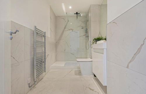 Modern 1BR Flat Gravesend with Parking Sleeps 2 - Foto 24