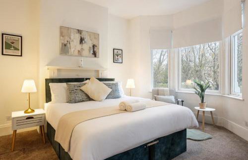 Spacious Retreat 5 Beds Sleeps 8 Free Parking - Foto 1