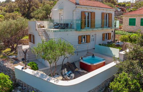 Uniquely designed Villa Ivana with outdoor Jacuzzi nearby the pebble Banje beach at the Island of Solta - Photo 1