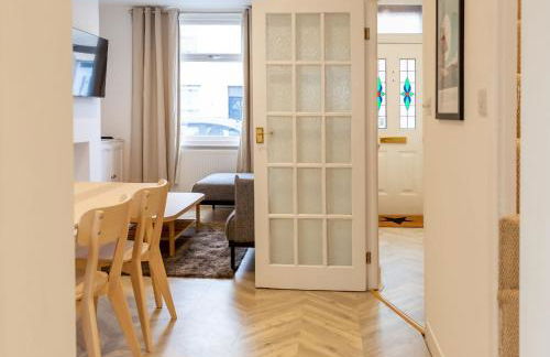 Bright & Airy 2BD - 10 mins walk to Chelt Centre! - Photo 38