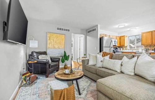 Cozy 2BR Condo in Great Location - King Bed - Foto 13