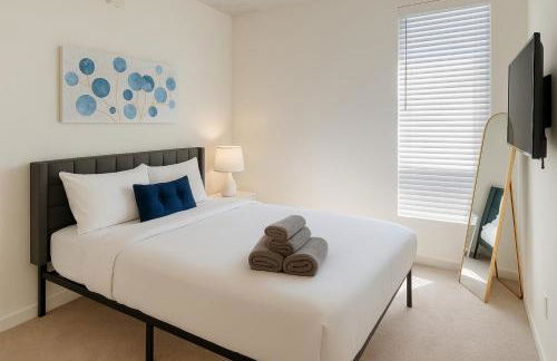 Upscale 2BR Apt Rooftop Deck and Fitness - Foto 13